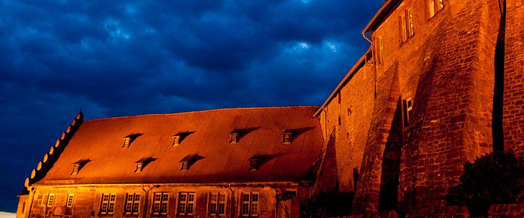 Burg Breuberg bei Nacht, äußerer Hof